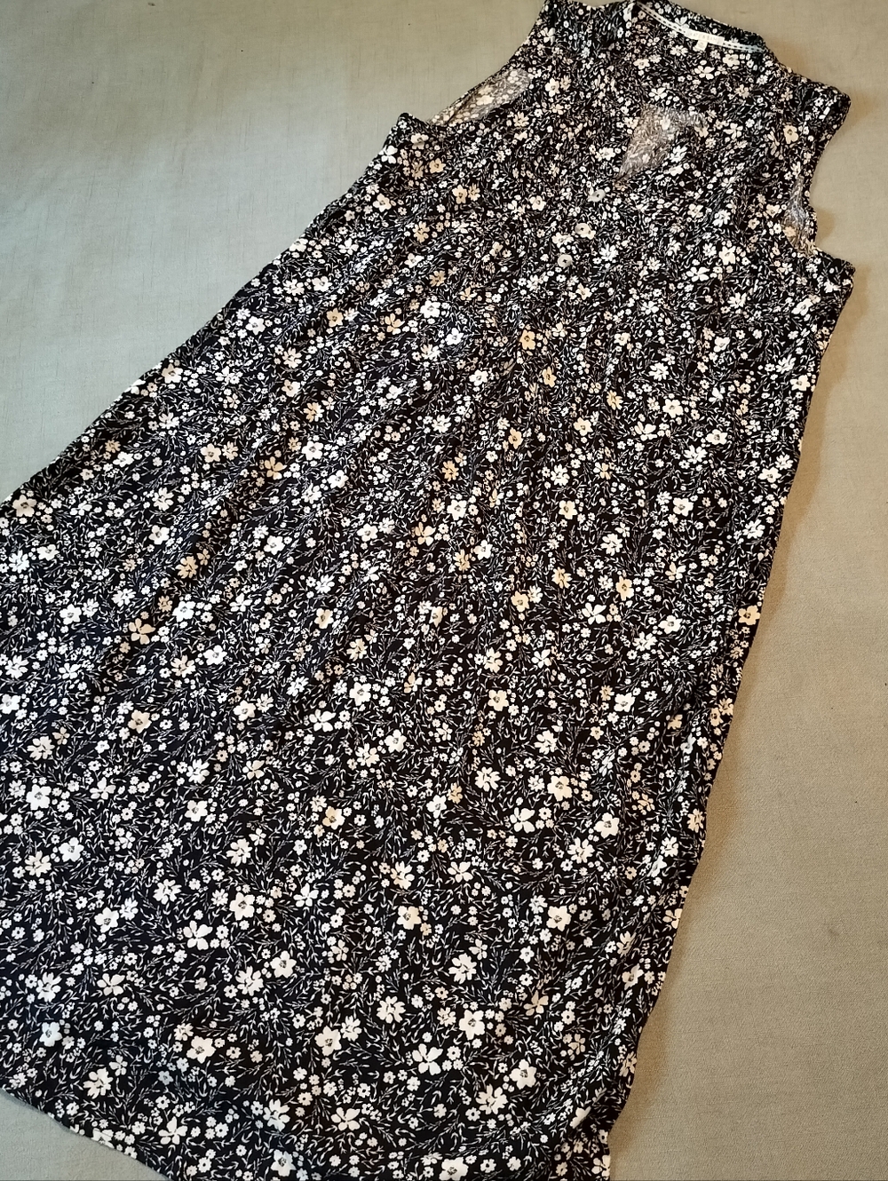 Black Floral Maxi Dress Loose Button V-neck Sz XL Pleated Kate & Sam Laganlook